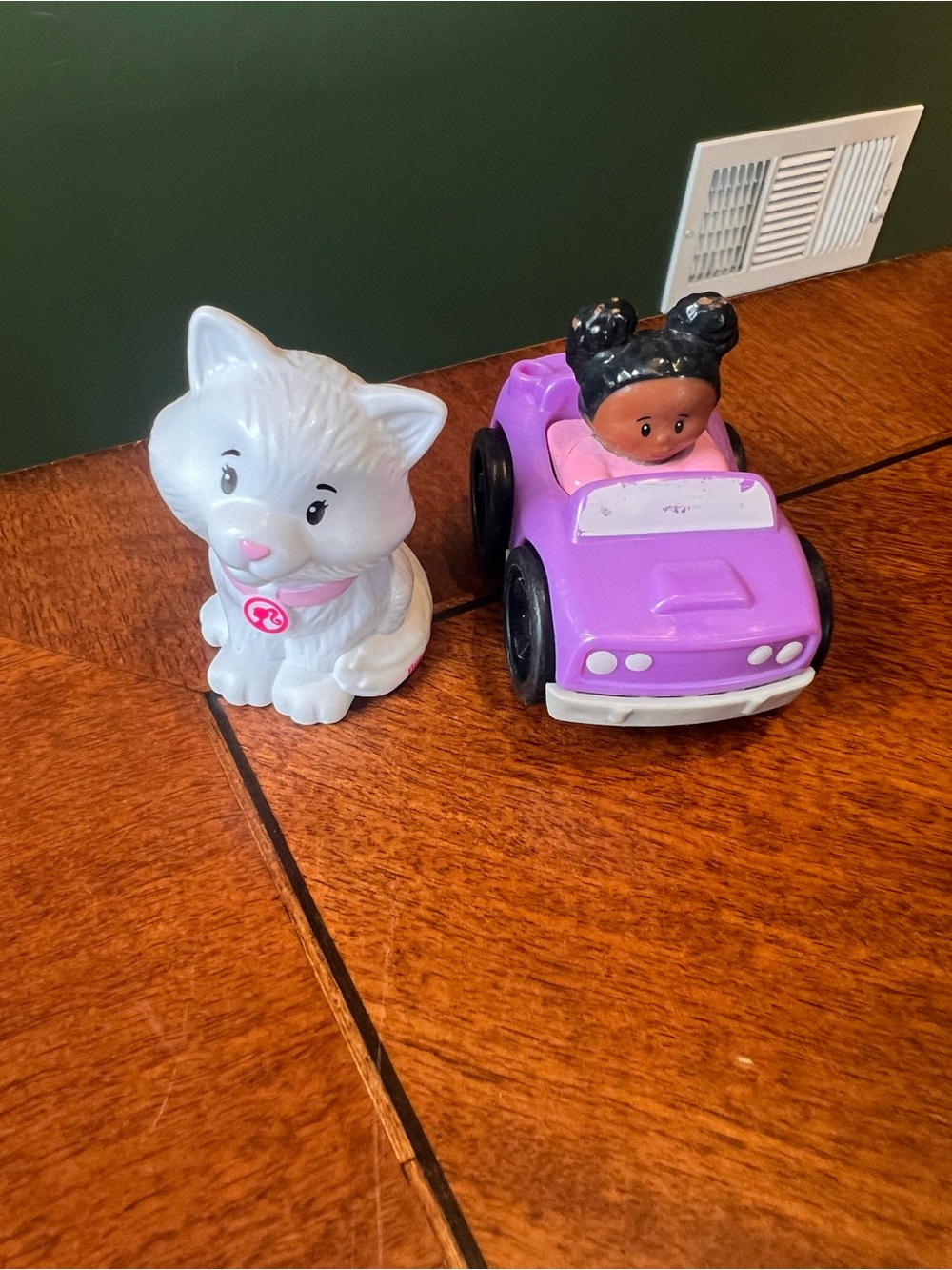Fisher-Price Little People purple Wheelies  and barbie white kitten